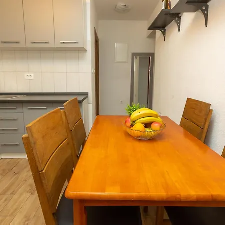 Bulevar With Terrace 아파트 *