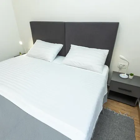 아파트 Bulevar With Terrace 자다르
