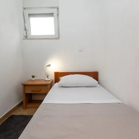 아파트 Bulevar With Terrace 자다르