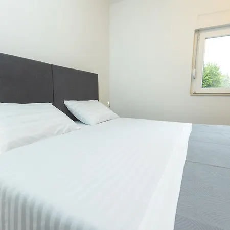 Bulevar With Terrace * Задар