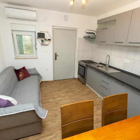 Bulevar With Terrace Задар