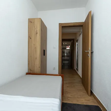 Bulevar With Terrace * Задар